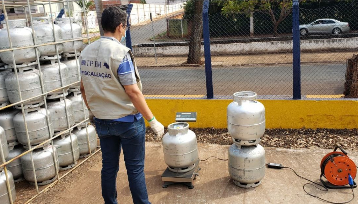 Ipem-SP fiscaliza botijões de gás de cozinha no Estado de SP