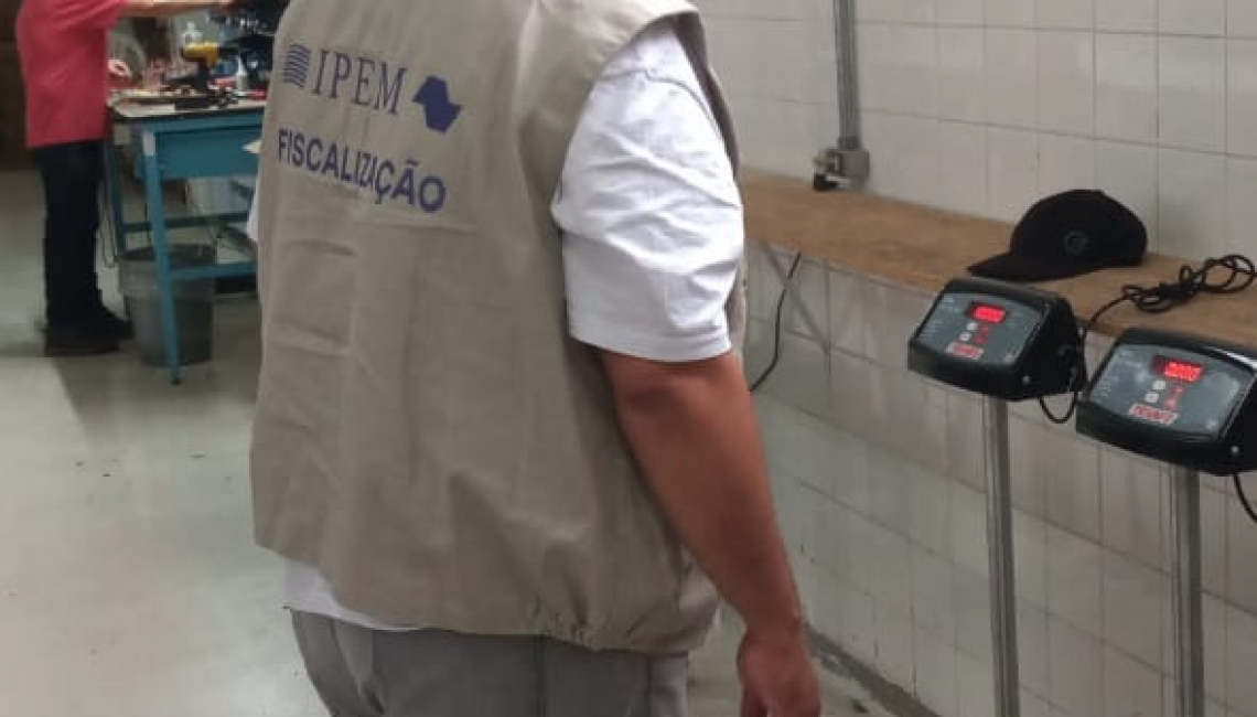 Ipem-SP verifica balanças no fabricante na zona leste da capital