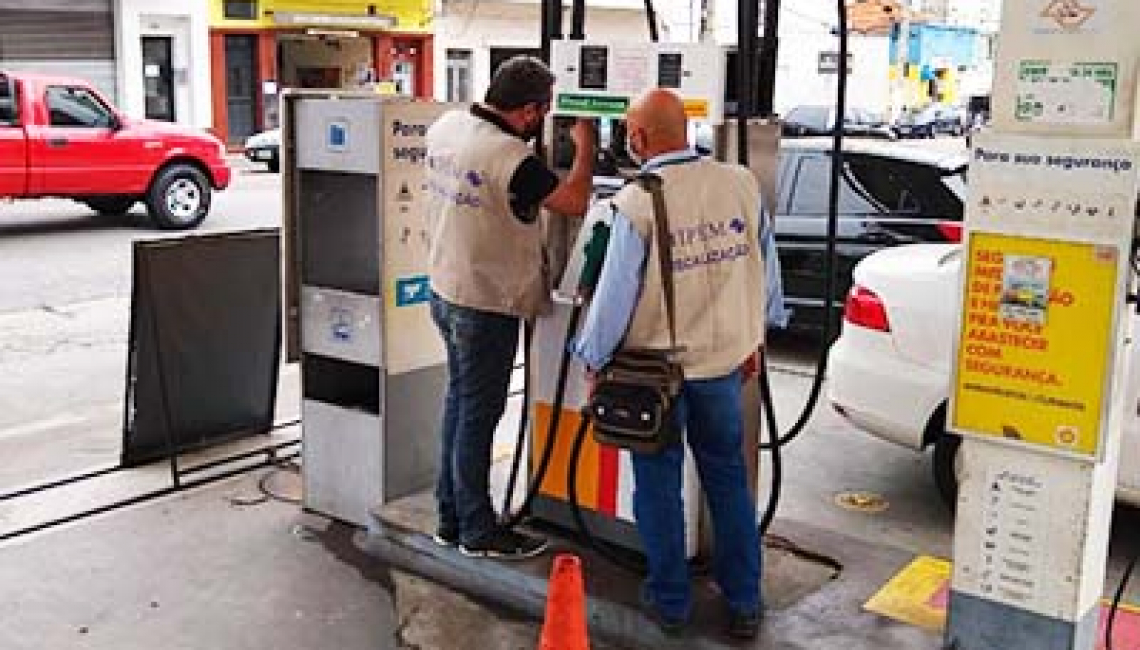 Ipem-SP fiscaliza postos de combustíveis durante Operação Olhos de Lince de combate às fraudes