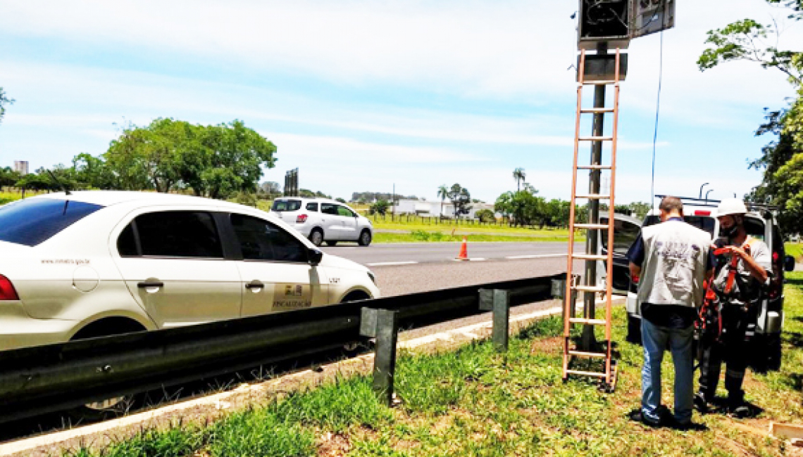 Ipem-SP verifica radares na rodovia Marechal Rondon, em Araçatuba 