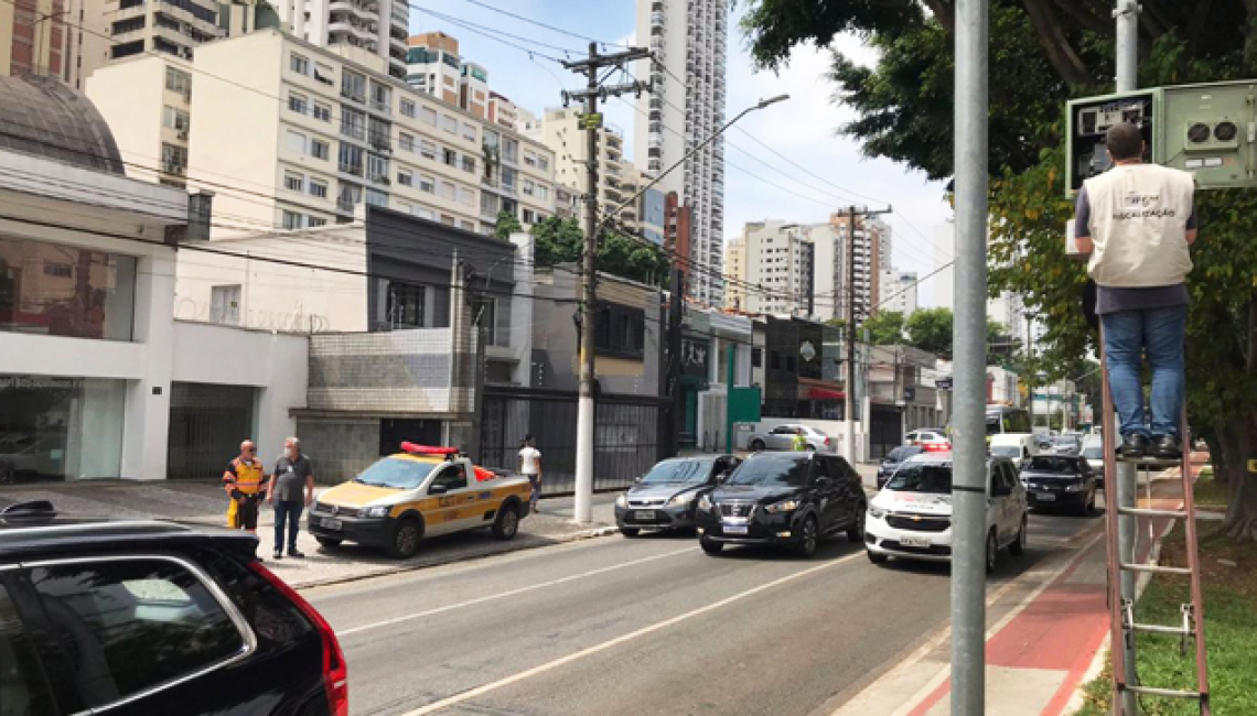 Ipem-SP verifica radares nas avenidas Pacaembu e Gastão Vidigal, zona oeste da capital 