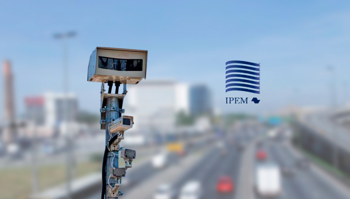 Ipem-SP verifica radares na rodovia Anchieta, em Cubatão 