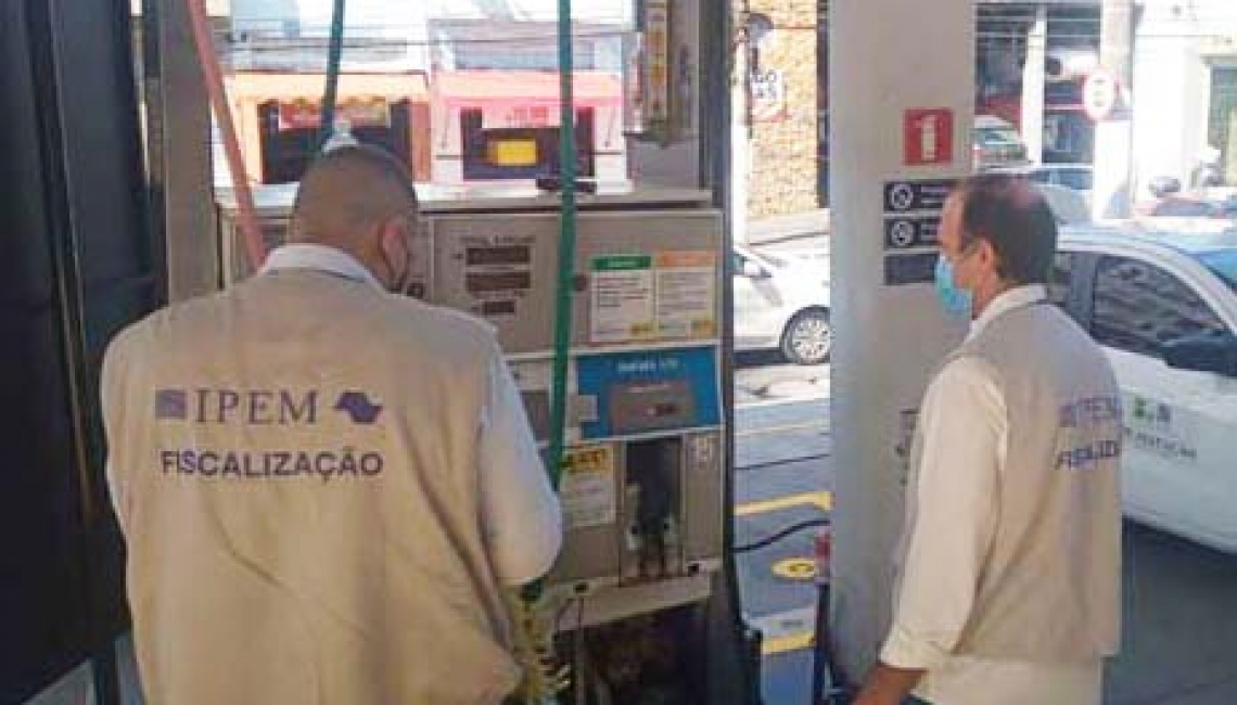 Ipem-SP encontra irregularidades em posto da capital durante força-tarefa “Combustível Limpo” do Governo de SP 