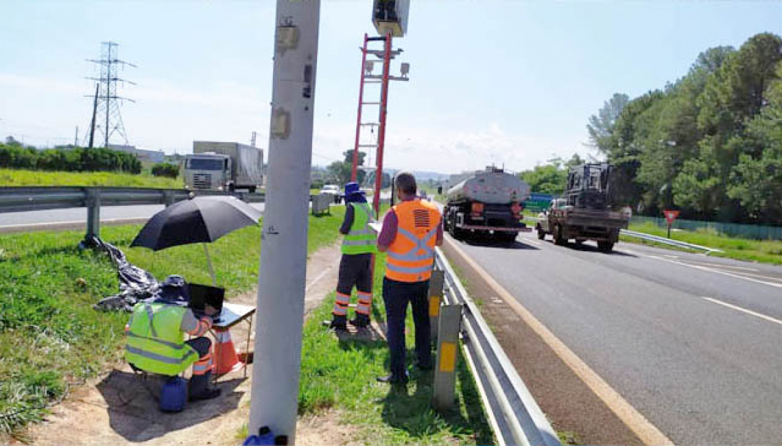 Ipem-SP verifica radar na rodovia Alexandre Balbo, em Ribeirão Preto