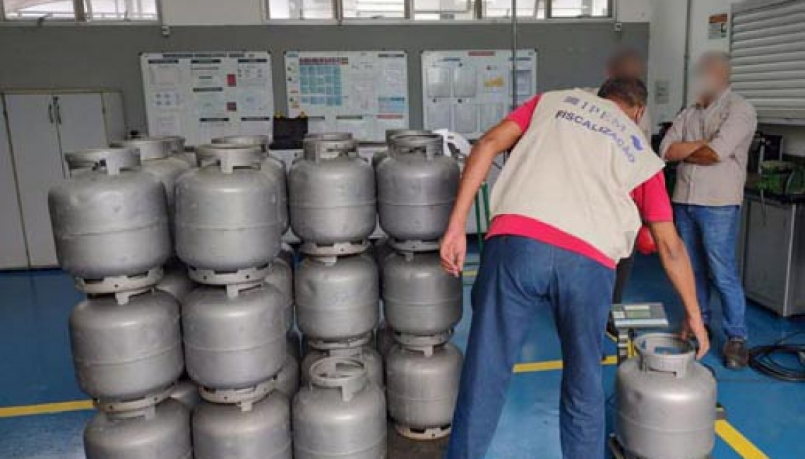 Ipem-SP fiscaliza botijões de gás de cozinha em Barueri