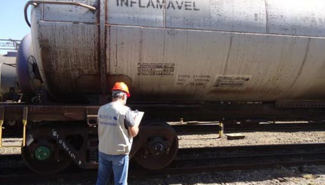 Ipem-SP fiscaliza vagões-tanque durante operação Locomotiva em Paulínia