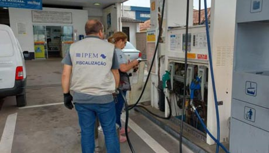 Ipem-SP encontra erros em postos de combustíveis na operação “Combustível Limpo” em Registro 