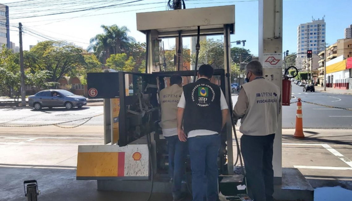 Em Ribeirão Preto, Ipem-SP autua posto de combustível durante operação Olhos de Lince 