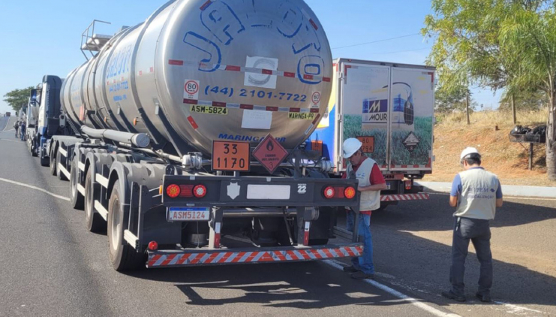 Ipem-SP fiscaliza veículos-tanque e cronotacógrafos na rodovia SP 320, em Jales