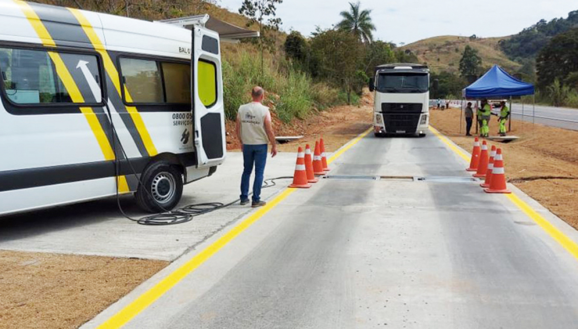 Ipem-SP faz verificação inicial de balança dinâmica na rodovia SP 147, em Itapira