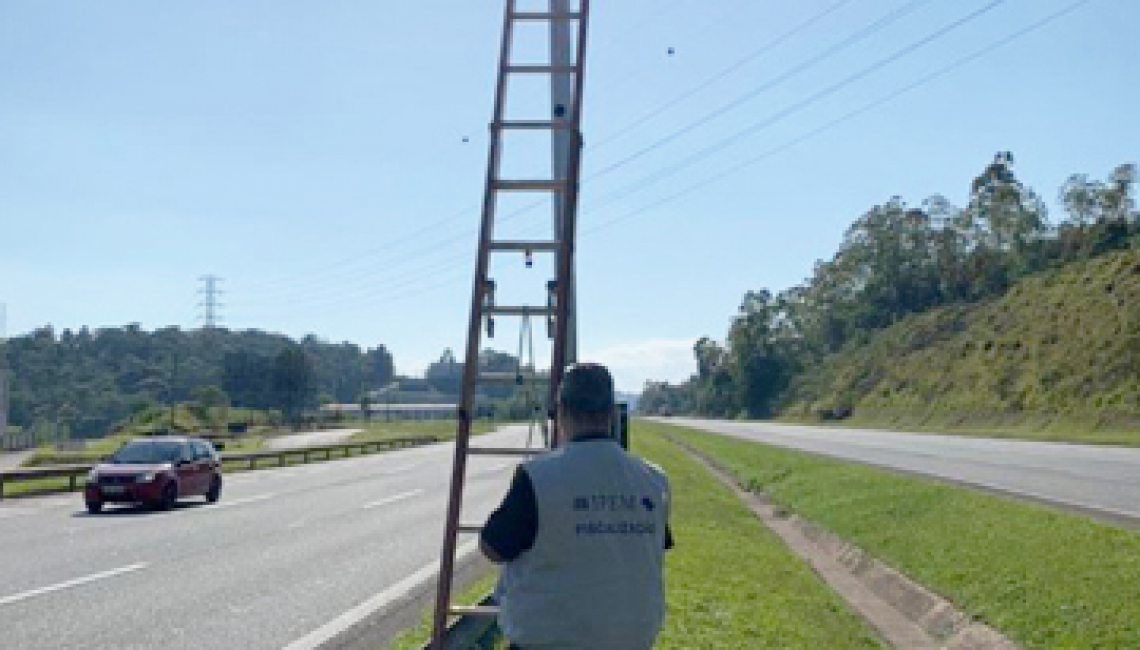 Ipem-SP verifica radar na rodovia Castelo Branco, em Araçariguama