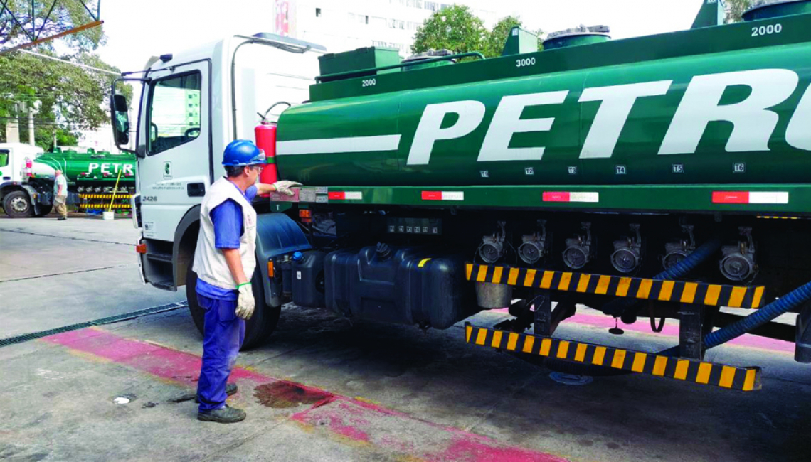 Ipem-SP verifica veículos que transportam produtos perigosos e cronotacógrafos na capital
