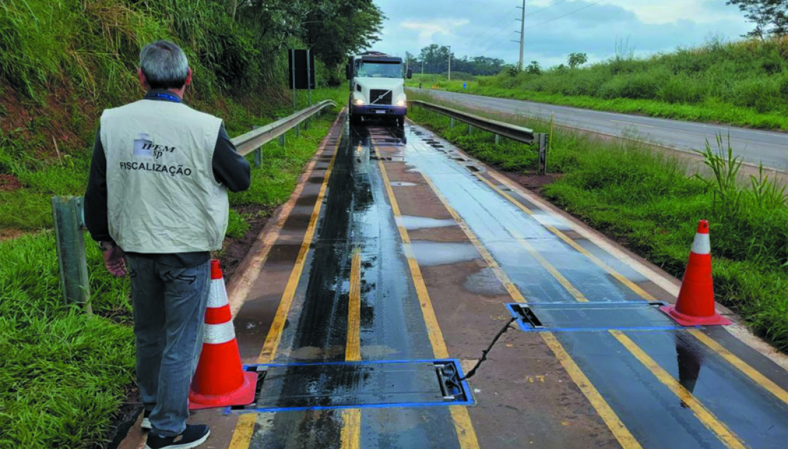 Ipem-SP verifica balança dinâmica na rodovia SP 304, em Novo Horizonte