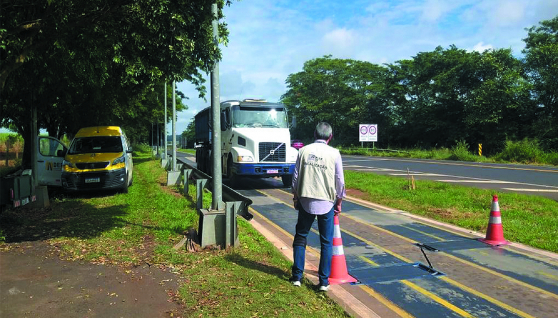 Ipem-SP verifica balança dinâmica na rodovia SP 425, em Guapiaçú