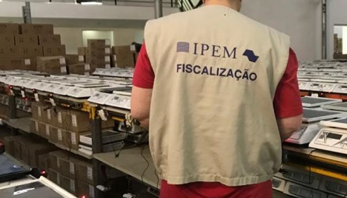 Ipem-SP verifica balanças no fabricante em Santana de Parnaíba 
