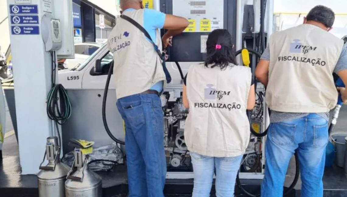 Ipem-SP verifica postos de combustíveis durante Operação Olhos de Lince na capital