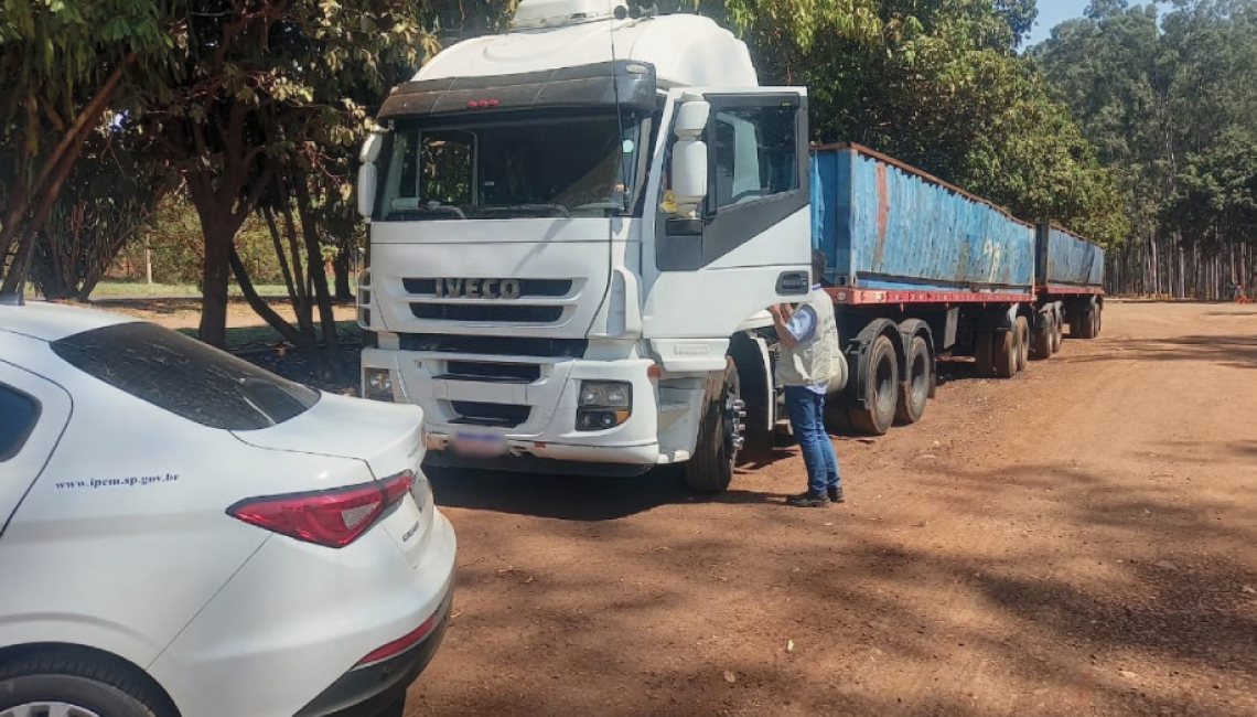 Ipem-SP verifica veículos que transportam produtos perigosos e cronotacógrafos, em Tarumã