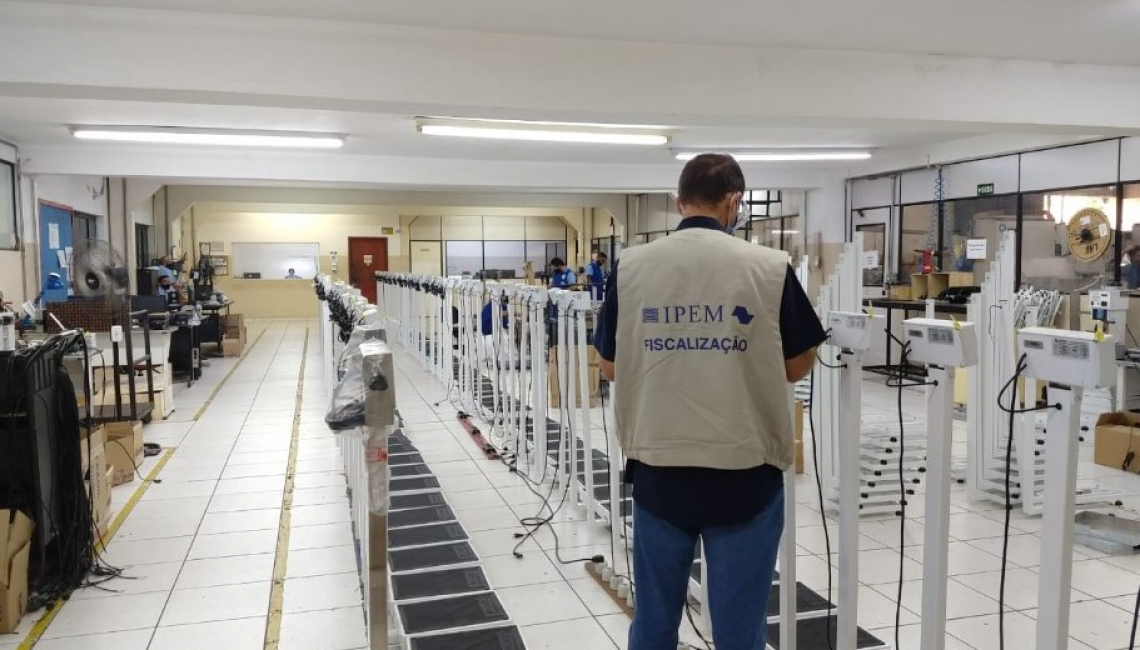 Em Araçatuba, Ipem-SP verifica balanças no fabricante  
