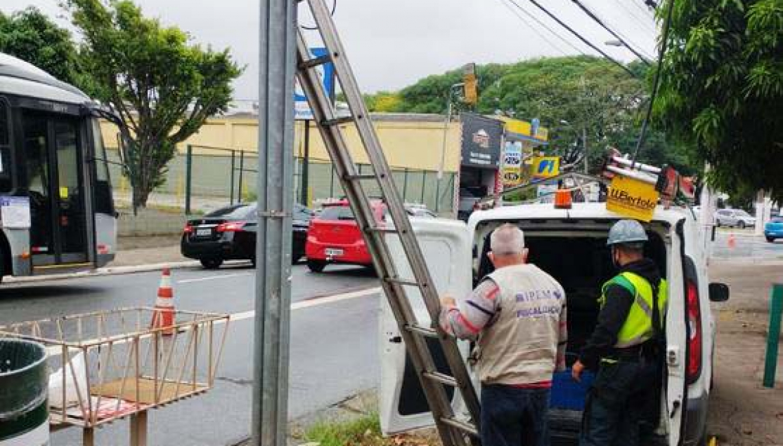 Ipem-SP verifica radar na Rua Zanzibar, na Casa Verde, região norte da capital