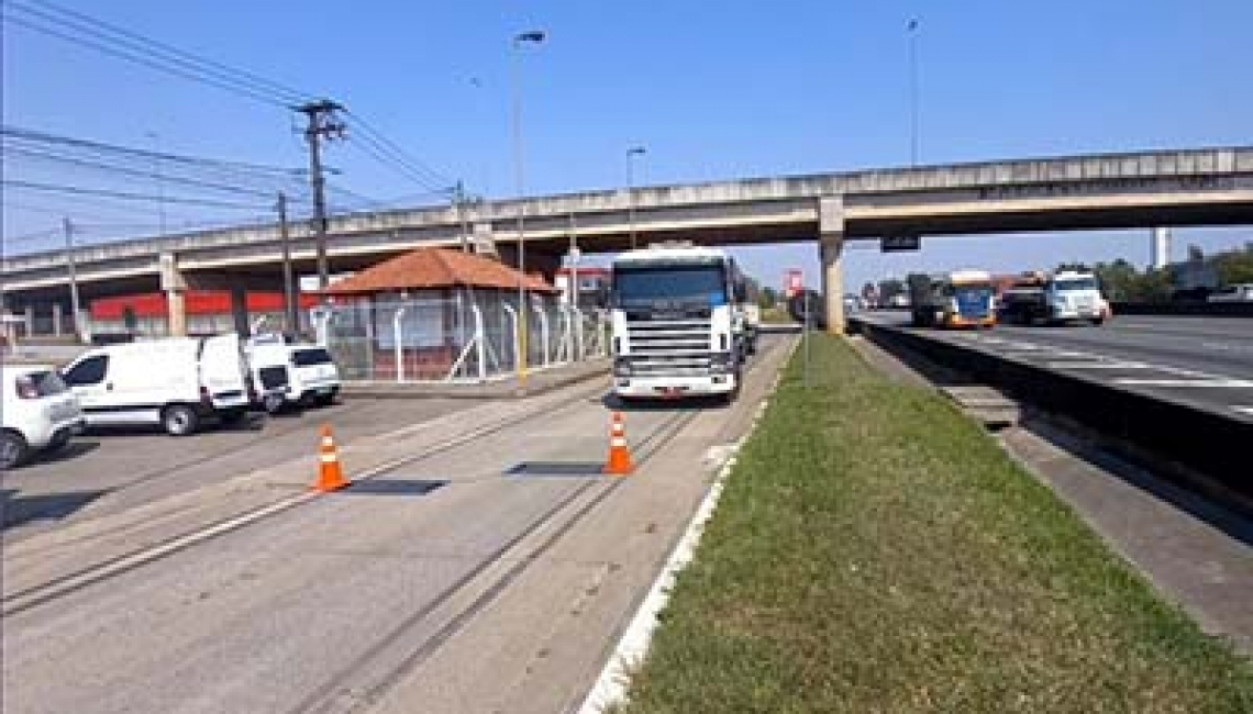Ipem-SP verifica balança dinâmica na Rodovia BR 116 em Guarulhos