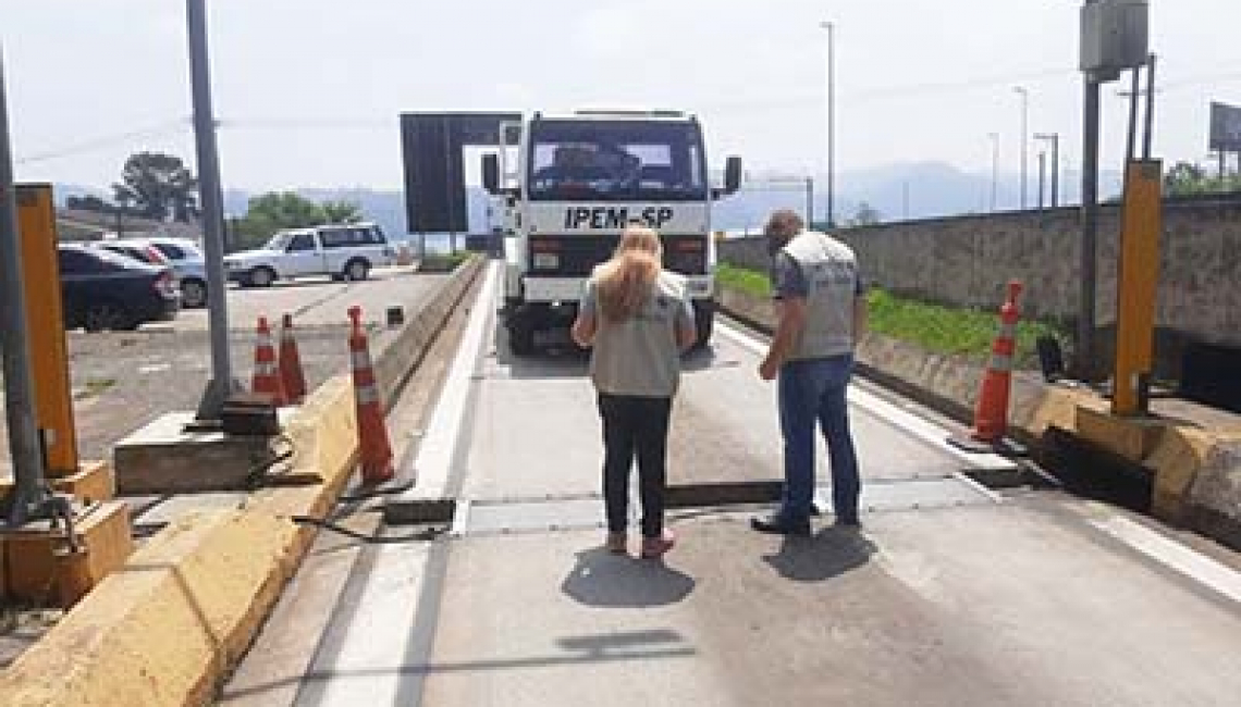 Ipem-SP verifica balança dinâmica na Rodovia Anchieta (SP 150) em São Bernardo do Campo