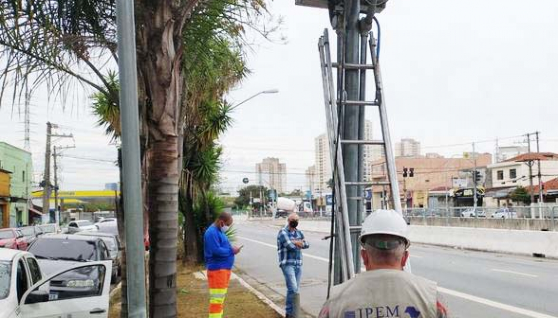 Ipem-SP verifica radar na Avenida Educador Paulo Freire, na Vila Maria, região norte da capital