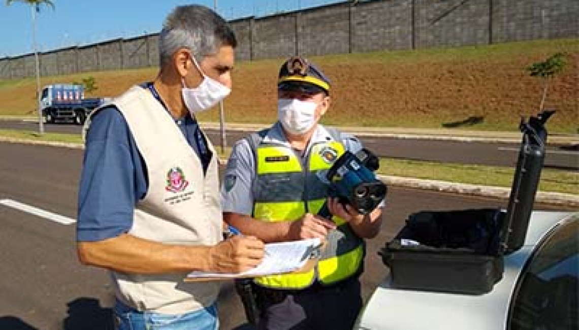 Ipem-SP verifica radar estático do Policiamento Rodoviário da Polícia Militar de Marília