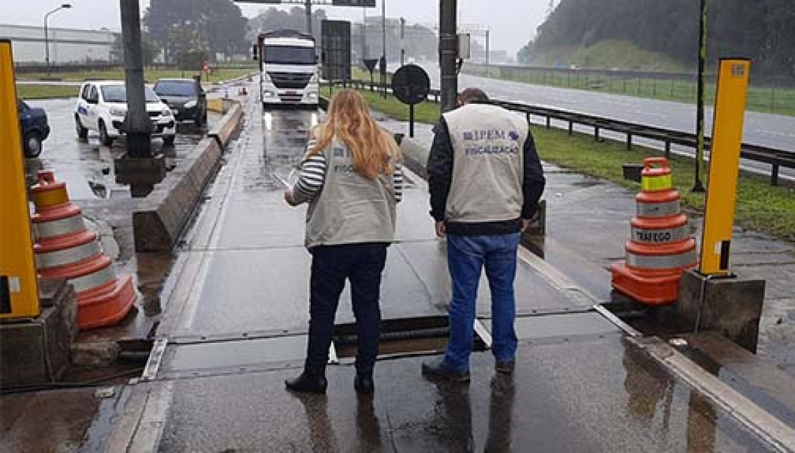 Ipem-SP verifica balança dinâmica na Rodovia dos Imigrantes (SP 160) em São Bernardo do Campo