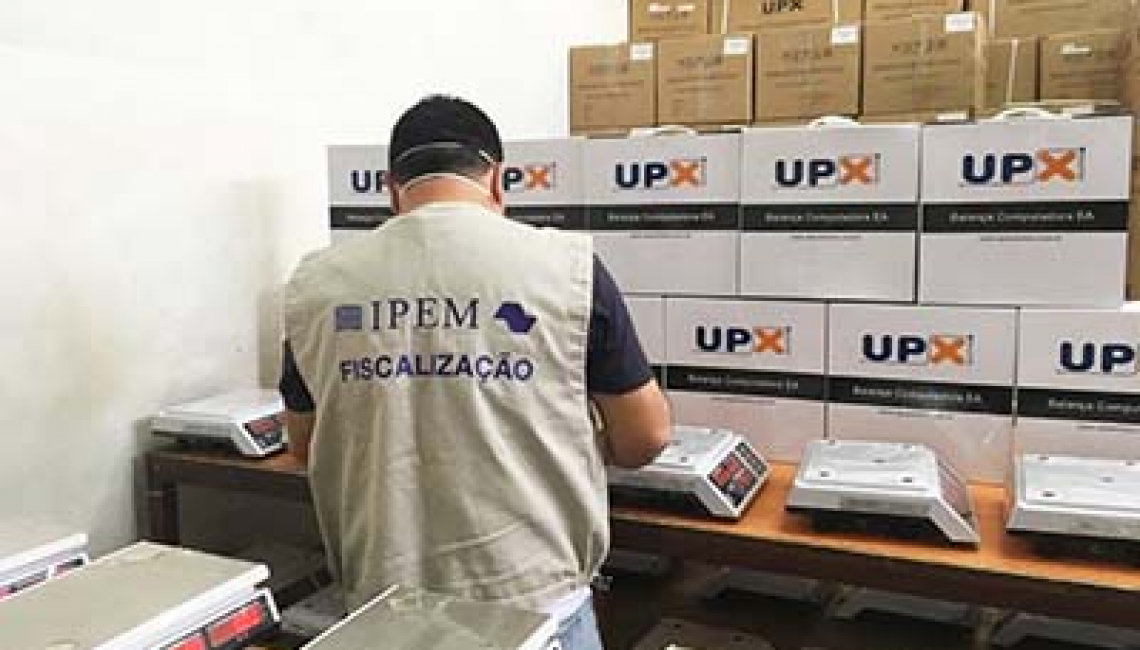 Ipem-SP verifica balanças no fabricante na região central da capital