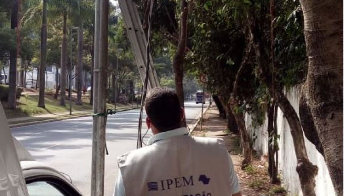 Ipem-SP verifica radar na Avenida Brás Leme, zona norte da capital