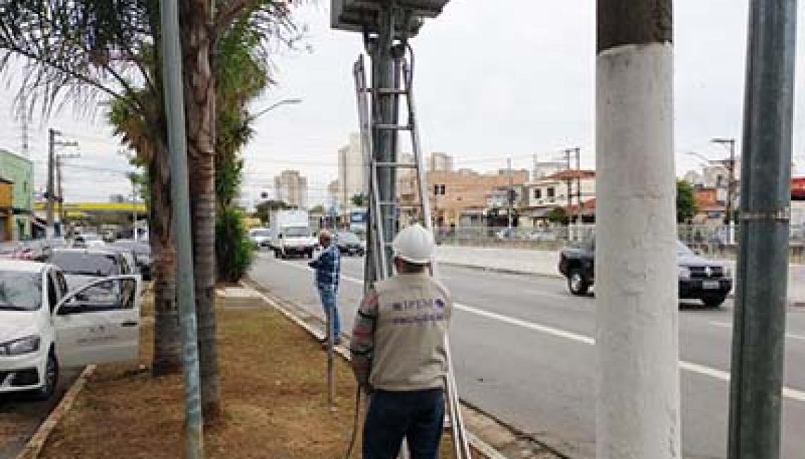 Ipem-SP verifica radares na Avenida Engenheiro Caetano Alvares, região norte da capital