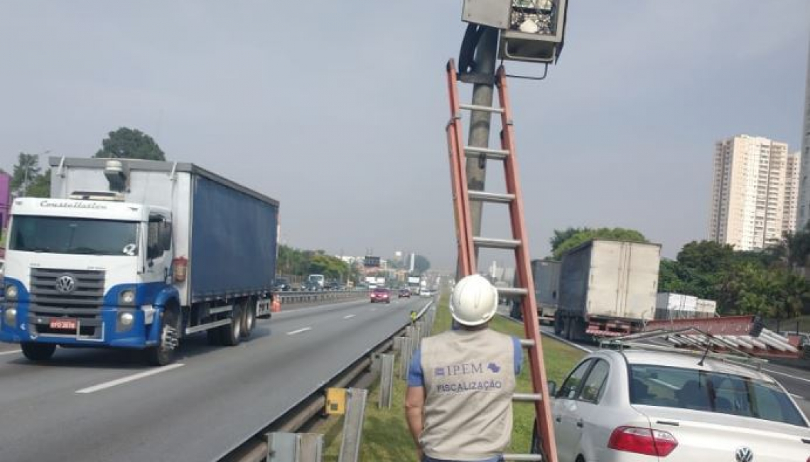 Ipem-SP verifica radar na Rodovia Presidente Dutra em Guarulhos