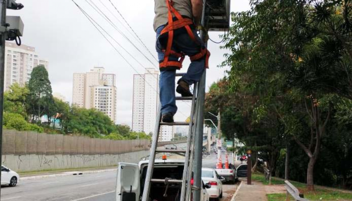 Ipem-SP verifica radar na Avenida Água Fria, zona norte da capital