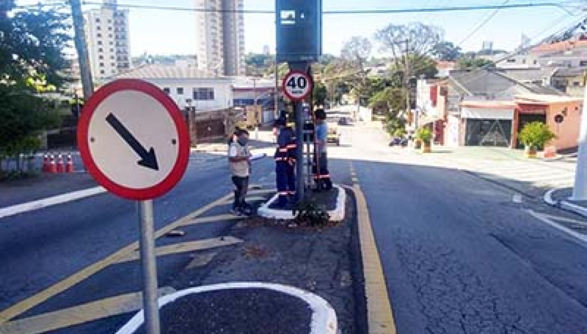 Ipem-SP verifica radares na Avenida Zelina, zona leste da capital