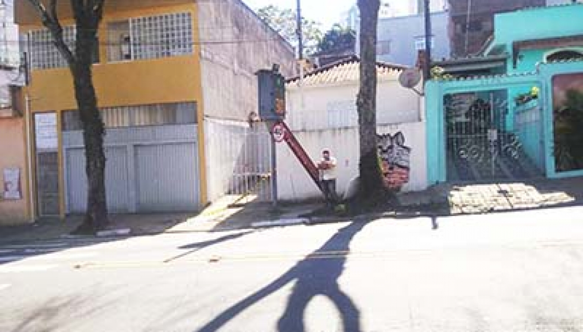Ipem-SP verifica radares na Rua Solidônio Leite, zona leste da capital