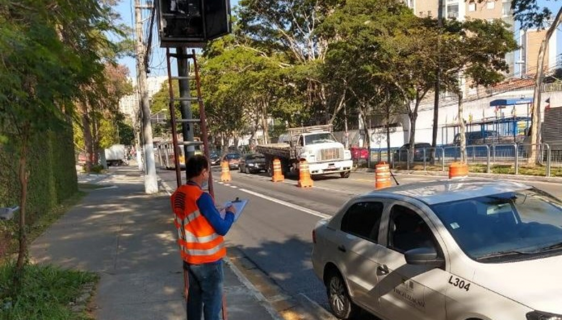 Ipem-SP verifica radares nas Avenidas Jaguaré e Corifeu de Azevedo Marques, zona oeste da capital