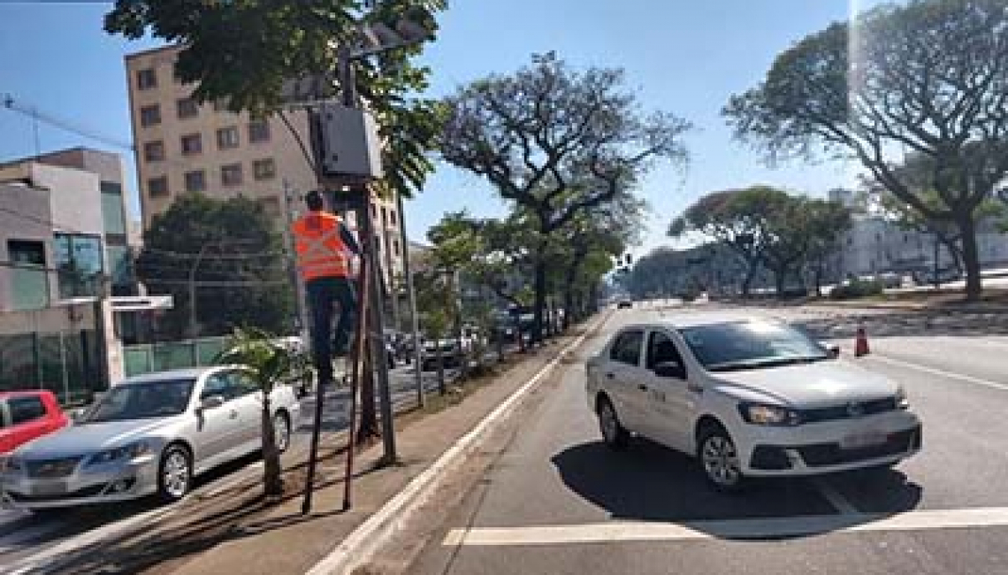 Ipem-SP verifica radares na Avenida Santos Dumont, zona leste da capital