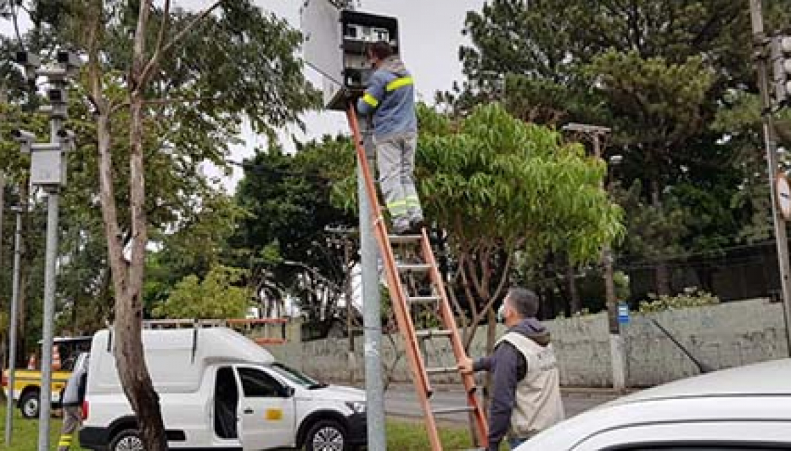 Ipem-SP verifica radar na Avenida Presidente Costa e Silva, em Santo André