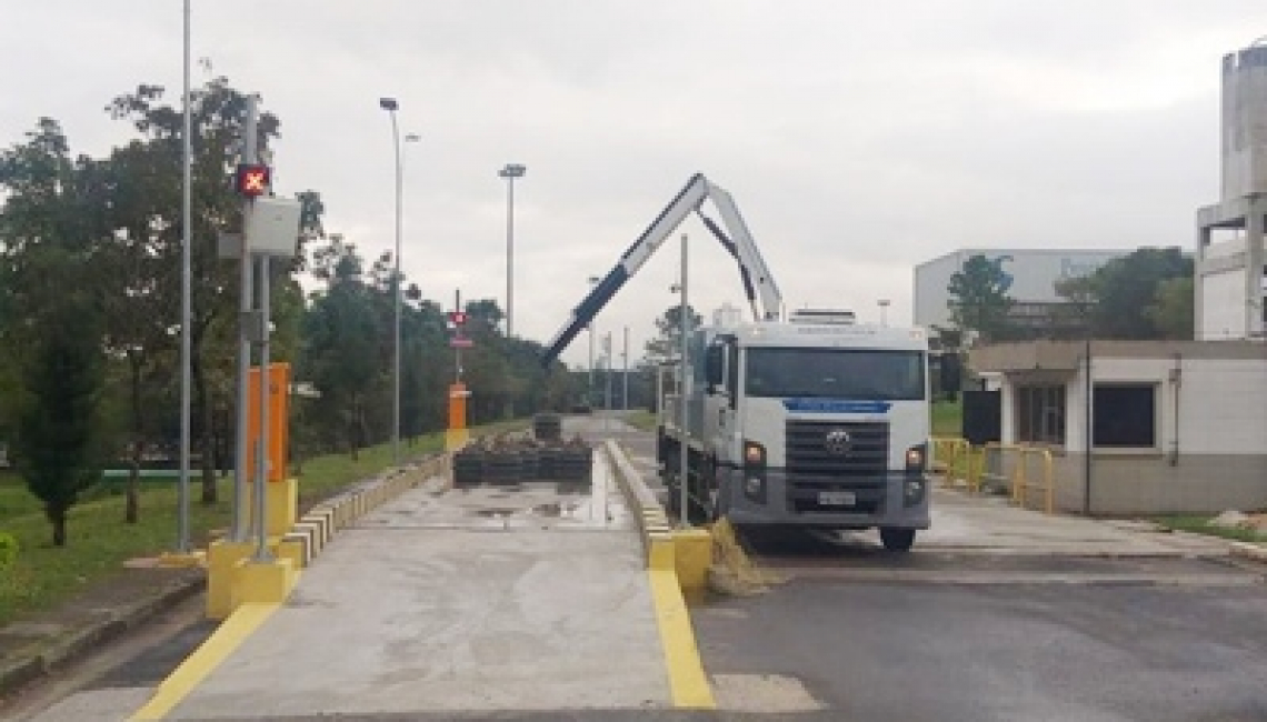 Ipem-SP verifica balança rodoviária na Sabesp em Heliópolis, zona sul da capital