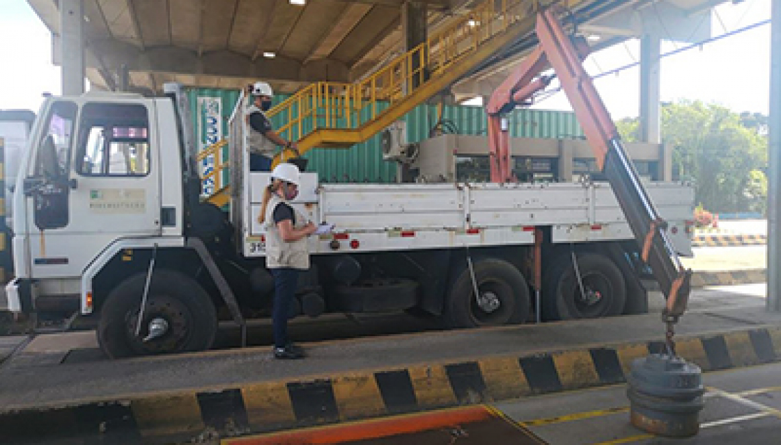 Ipem-SP verifica balanças rodoviárias no Guarujá