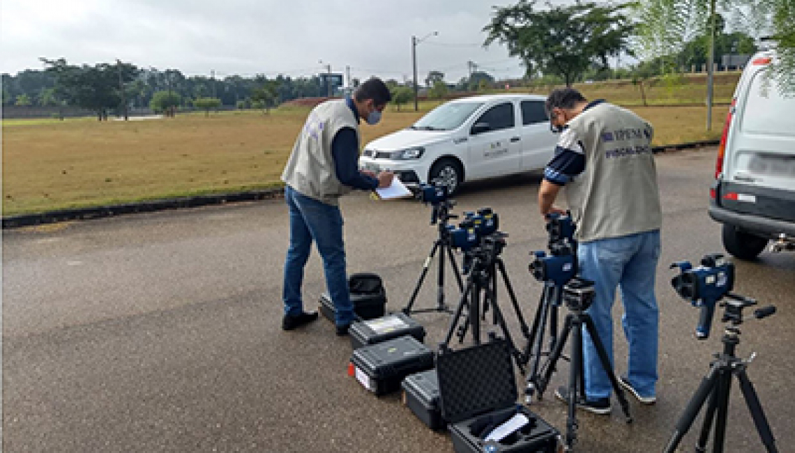 Ipem-SP verifica radar estático do Policiamento Rodoviário da Polícia Militar de Sorocaba