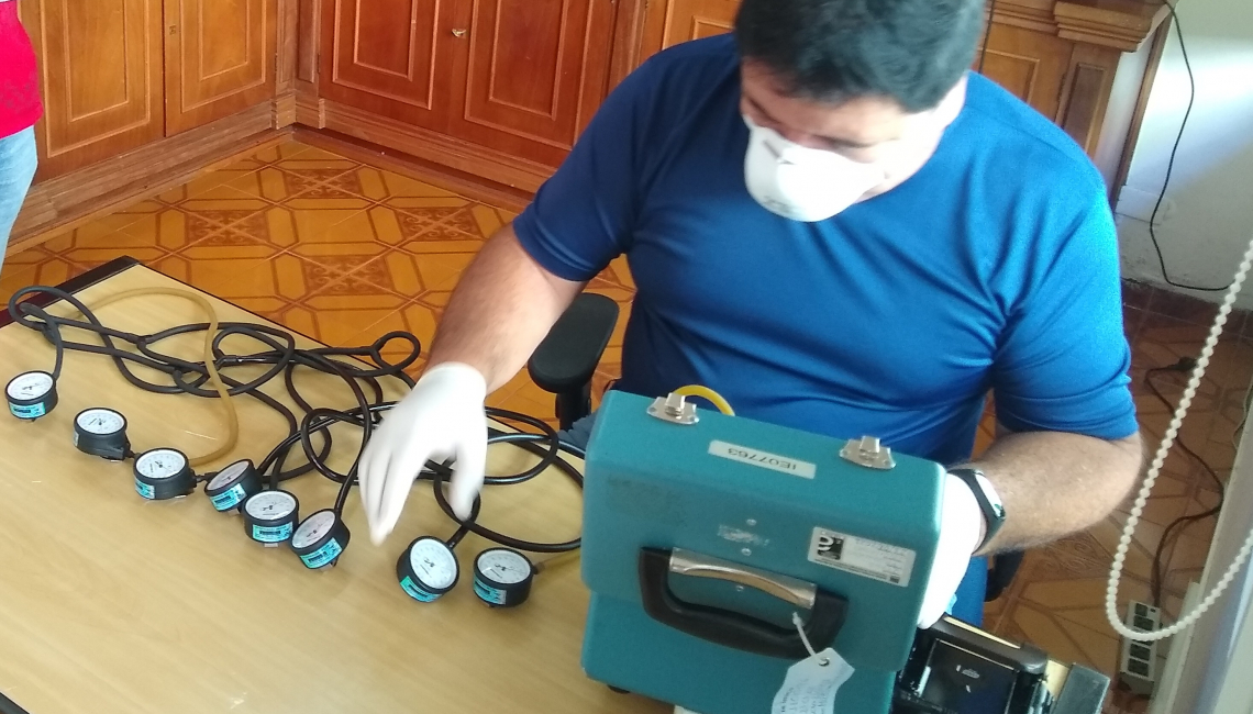 Ipem-SP verifica aparelhos de medir pressão arterial destinados a hospital da zona leste da capital