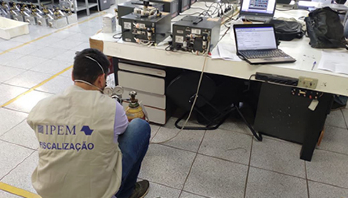 Ipem-SP verifica medidores de gases de exaustão veicular