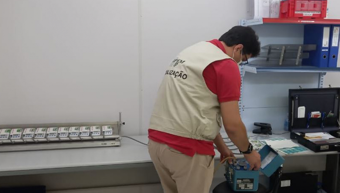 Ipem-SP verifica aparelhos de medir pressão arterial no fabricante na zona sul da capital 