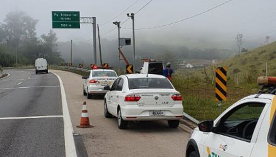 Ipem-SP verifica radar na Rodovia dos Tamoios (SP 99), em Jambeiro 