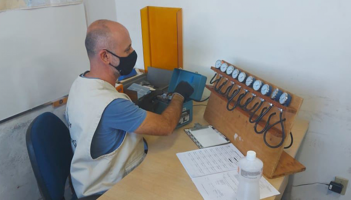 Ipem-SP verifica aparelhos de medir pressão arterial do Hospital de Base de Rio Preto