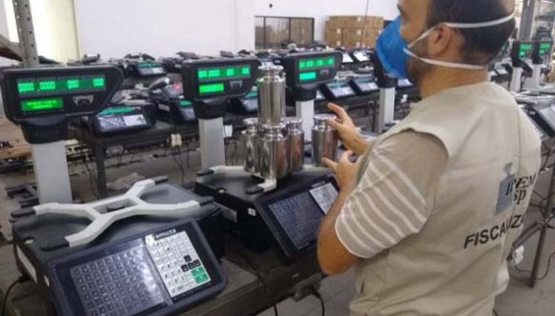 Ipem-SP verifica balanças no fabricante em Santana de Parnaíba