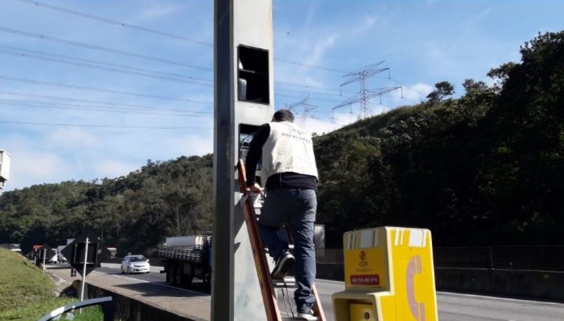 Ipem-SP verifica radares na rodovia BR 116, em Arujá