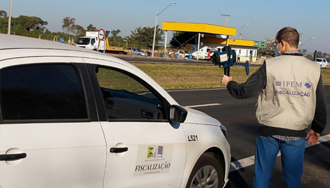 Ipem-SP verifica radar estático da concessionária Via Rondon em Araçatuba   