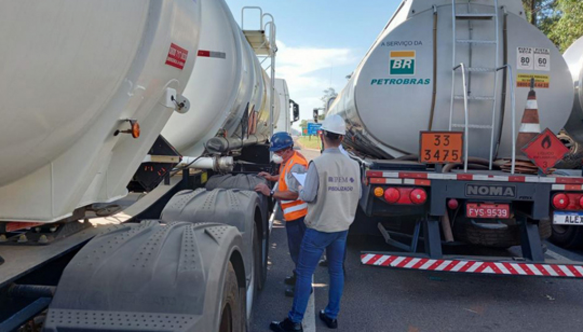 Ipem-SP fiscaliza veículos-tanque e cronotacógrafos em Bauru